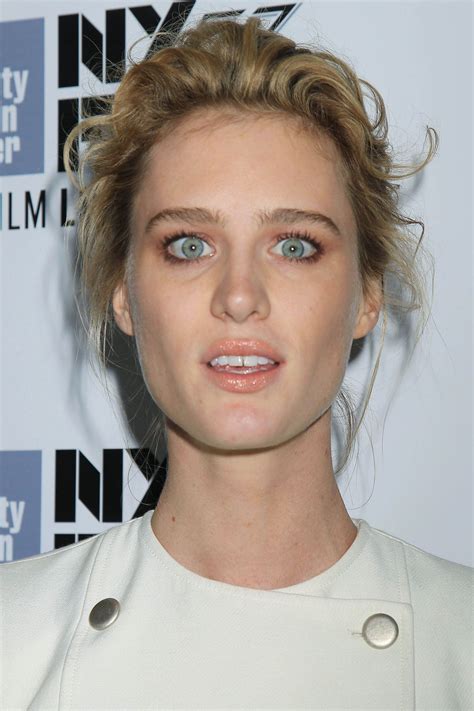 Mackenzie Davis Nude And Sexy (69 Pics, GIF and Videos)